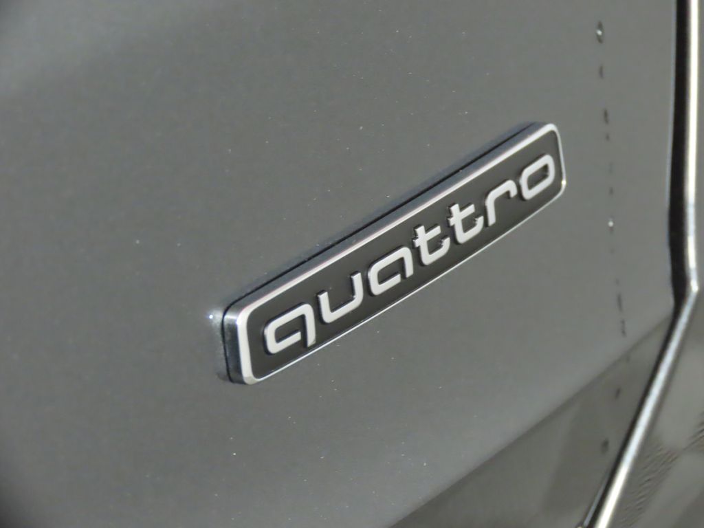 Thumbnail: 2025 Audi Q3 - 10