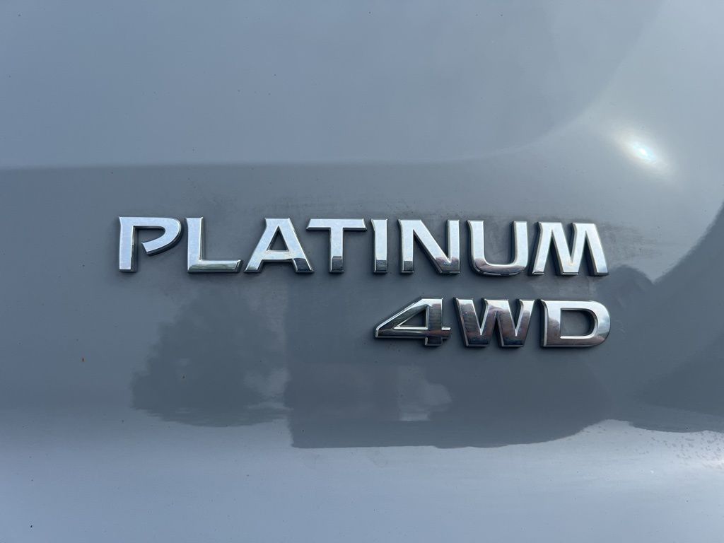 2023 Nissan Pathfinder Platinum photo