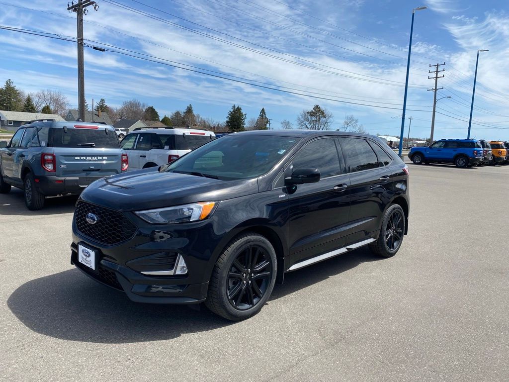 Black Metallic 2022 Ford Edge SUV / Crossover All-Wheel Drive 8-Speed Automatic