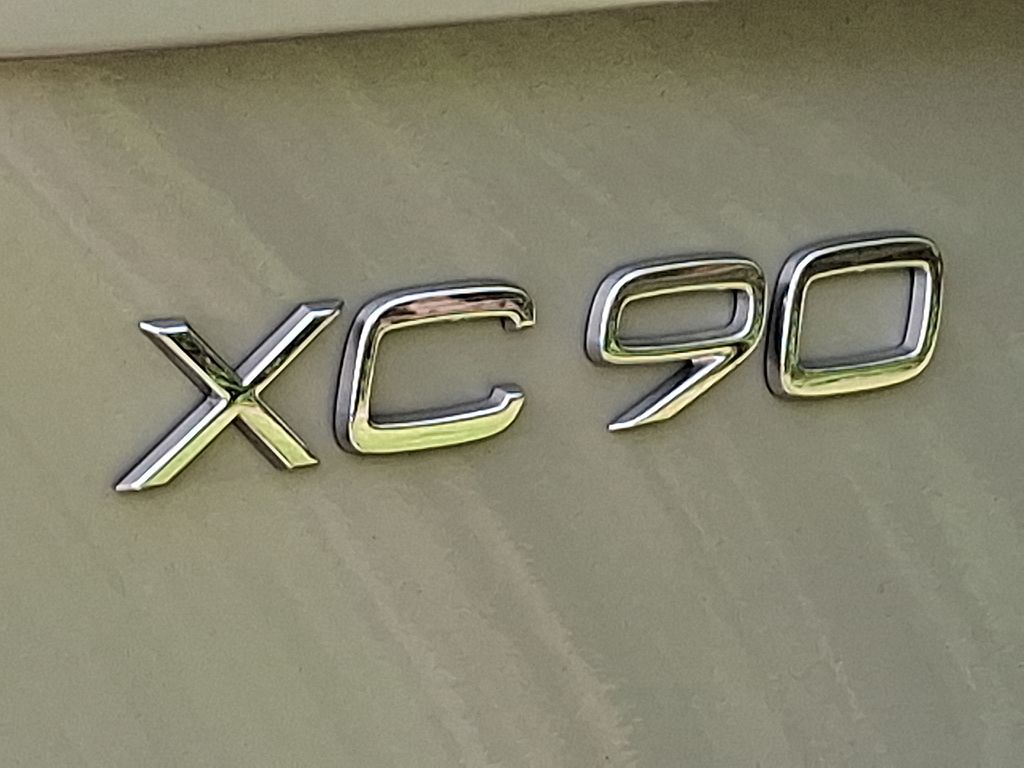 2023 Volvo XC90 B6 Plus 30