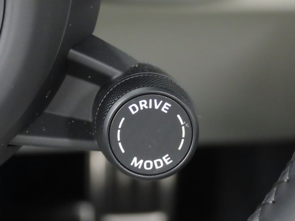 Thumbnail: 2025 Porsche Macan - 23