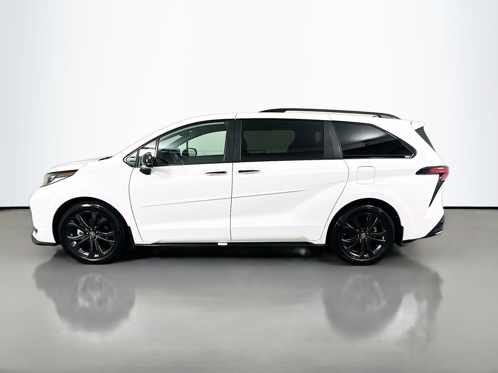 Thumbnail: 2026 Toyota Sienna - 8