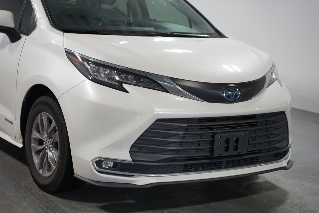 Thumbnail: 2021 Toyota Sienna - 4