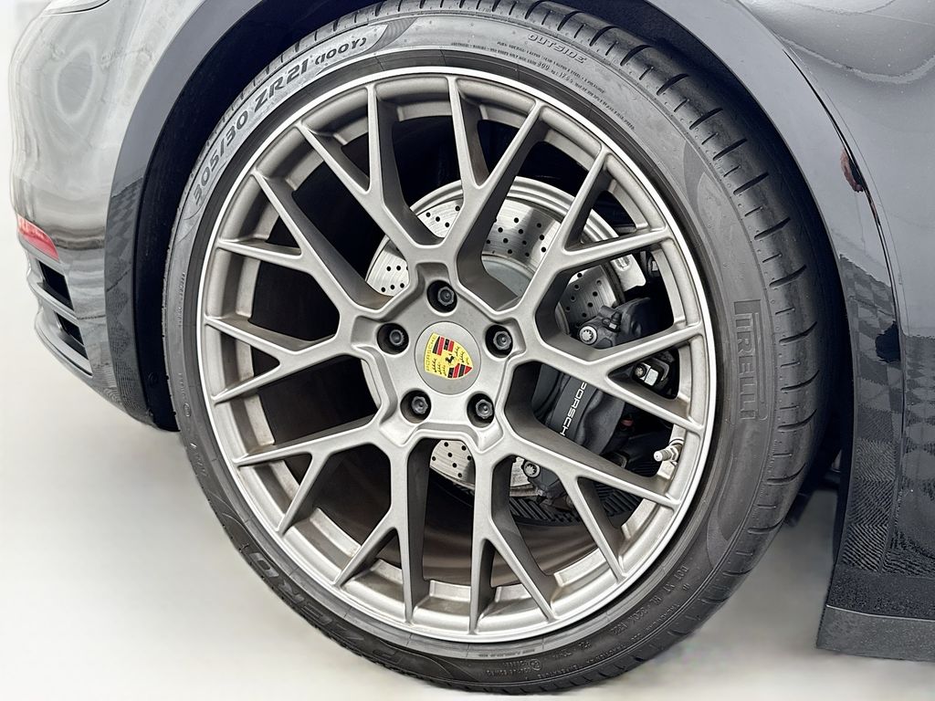 Thumbnail: 2022 Porsche 911 - 32