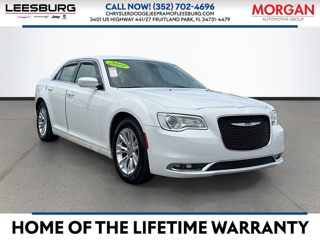 Bright White Clearcoat 2019 Chrysler 300 Touring RWD Sedan Rear-Wheel Drive 8-Speed Automatic