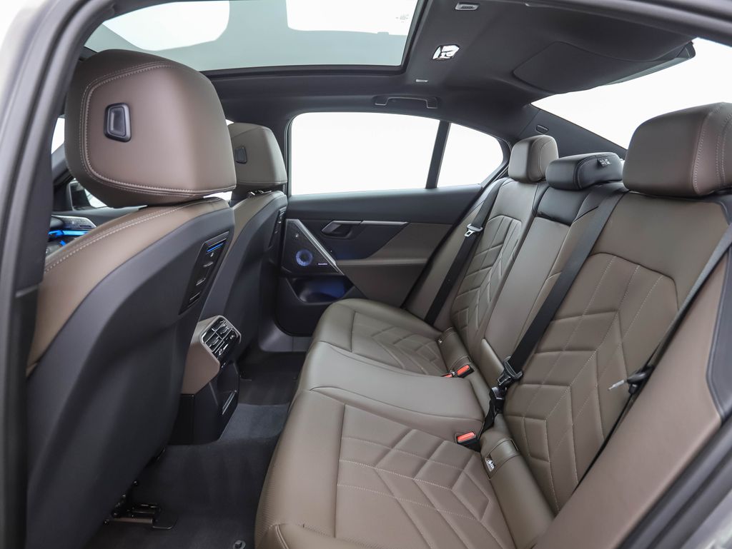 2024 BMW i5 M60 21