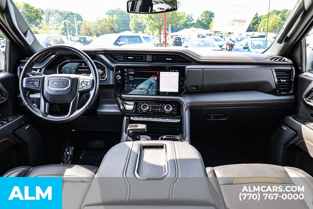 Used 2022 White GMC AT4 image 27