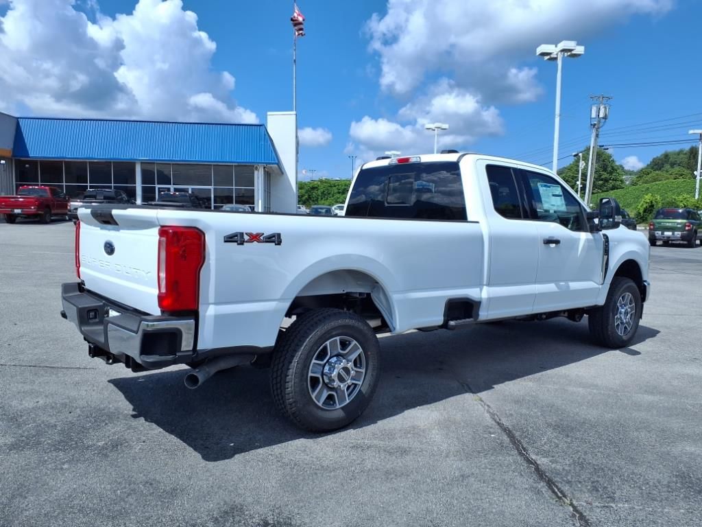 New 2025 White Ford XLT image 14