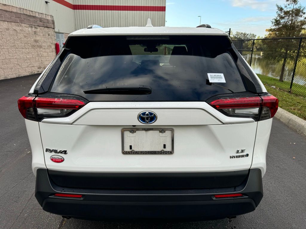 2022 Toyota RAV4 LE 4