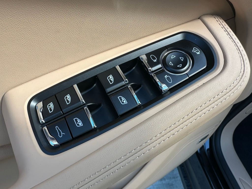 Thumbnail: 2026 Porsche Macan - 15