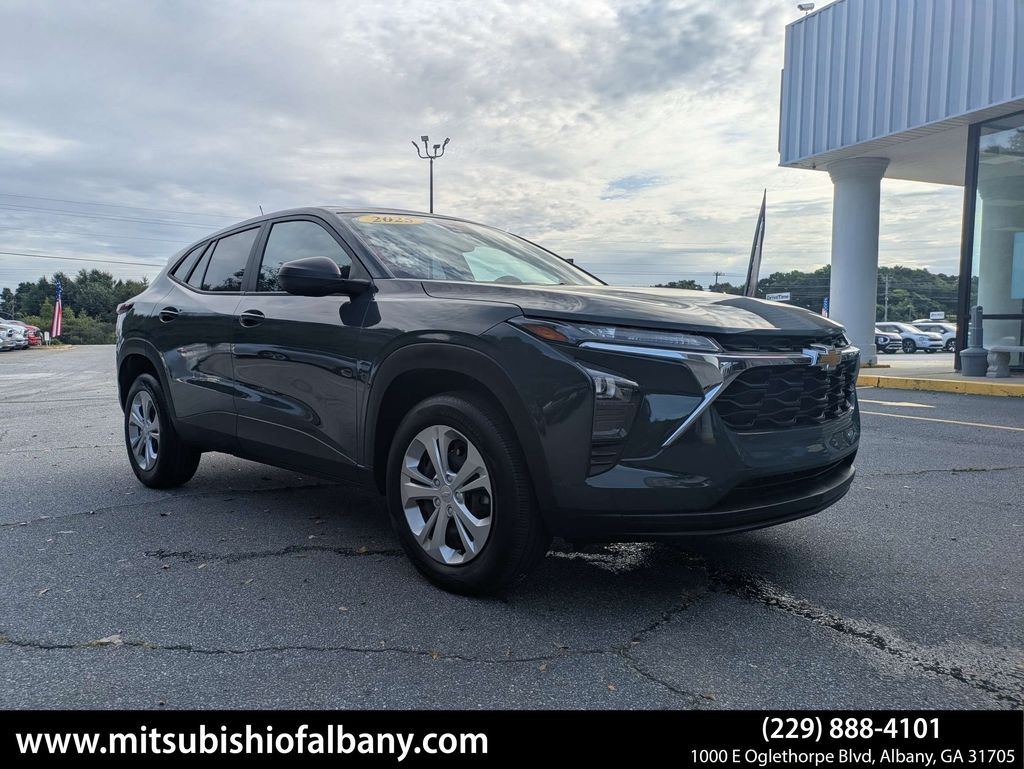 2025 Chevrolet Trax LS