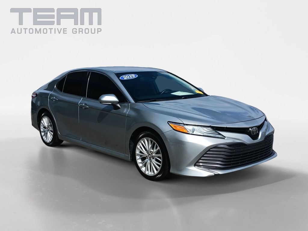 Celestial Silver Metallic 2019 Toyota Camry XLE FWD Sedan Front-Wheel Drive 8-Speed Automatic