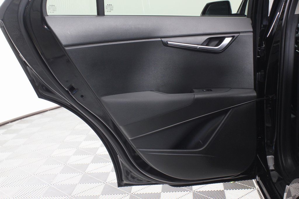 2023 Kia Niro SX Touring 11