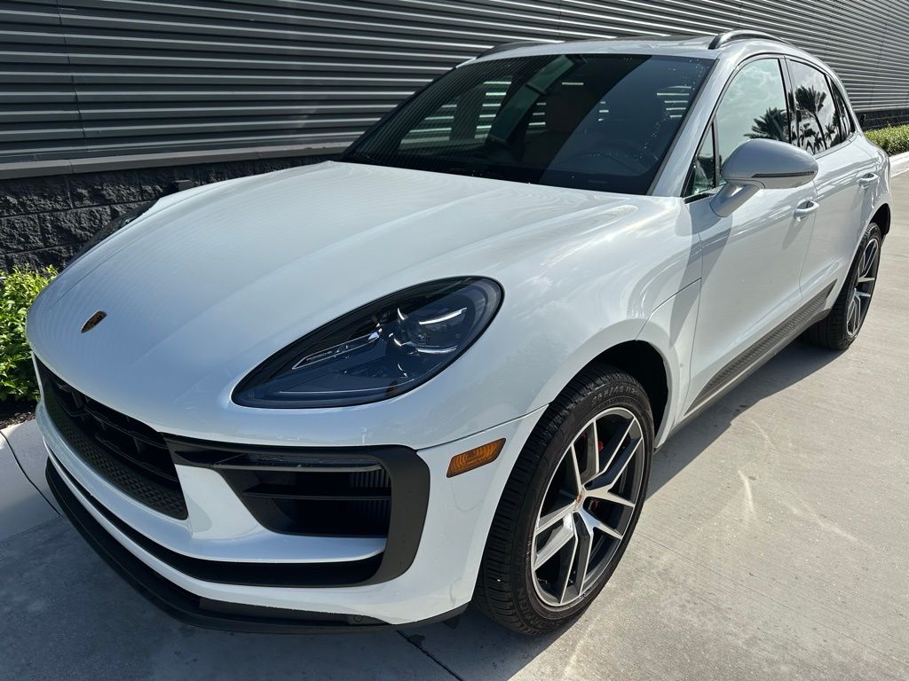 Thumbnail: 2024 Porsche Macan - 6