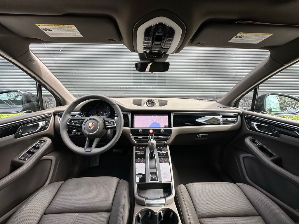 Thumbnail: 2025 Porsche Macan - 31