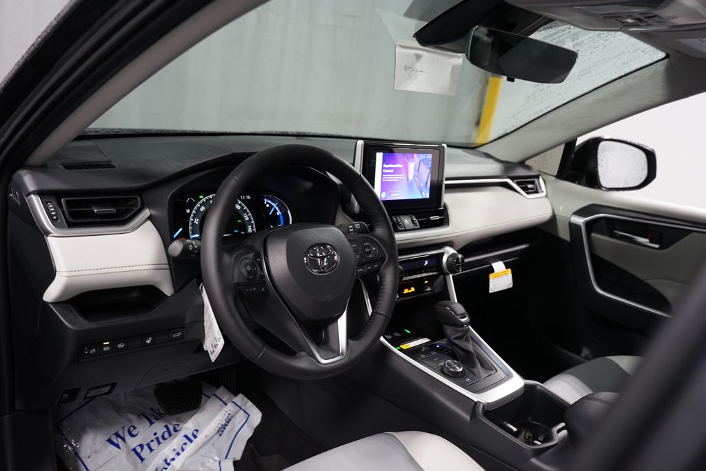 Thumbnail: 2025 Toyota RAV4 - 11