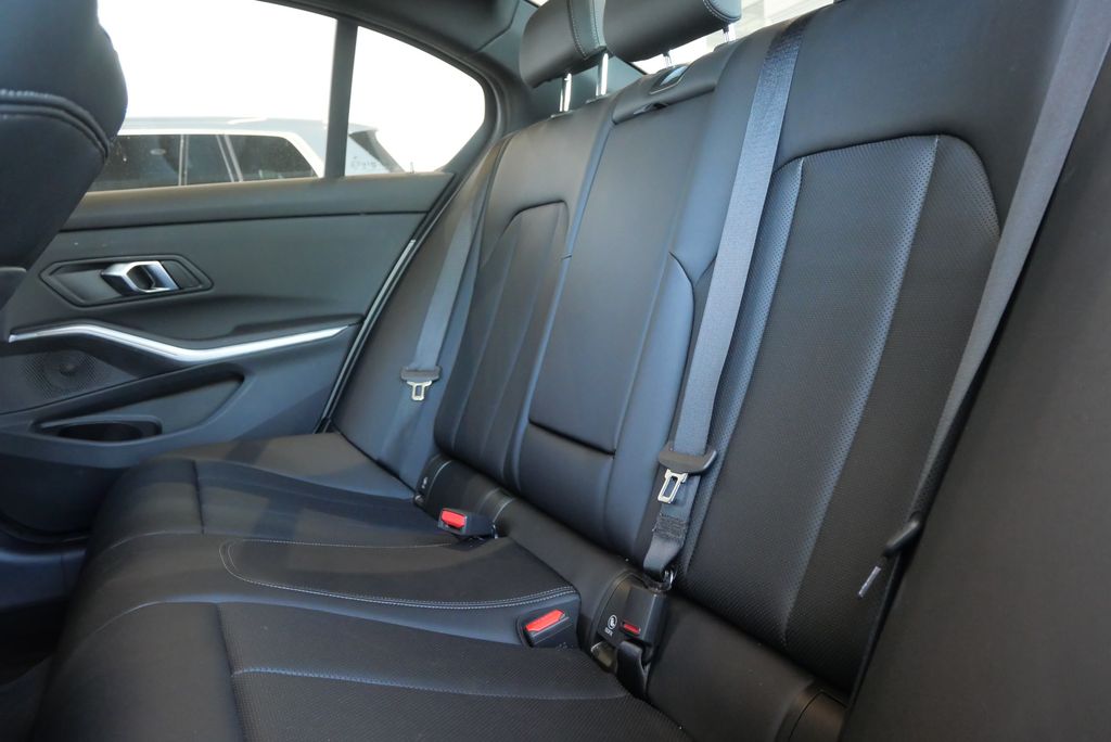 2024 BMW 3 Series 330i 12