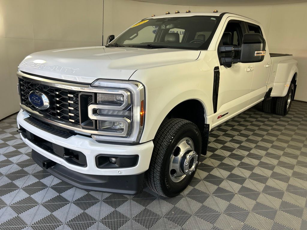 Star White Metallic TC 2025 Ford F-350 Super Duty Pickup Truck Four-Wheel Drive Automatic