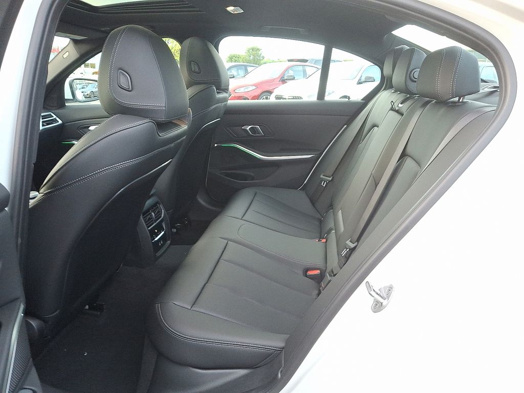 Thumbnail: 2025 BMW 3 Series - 5