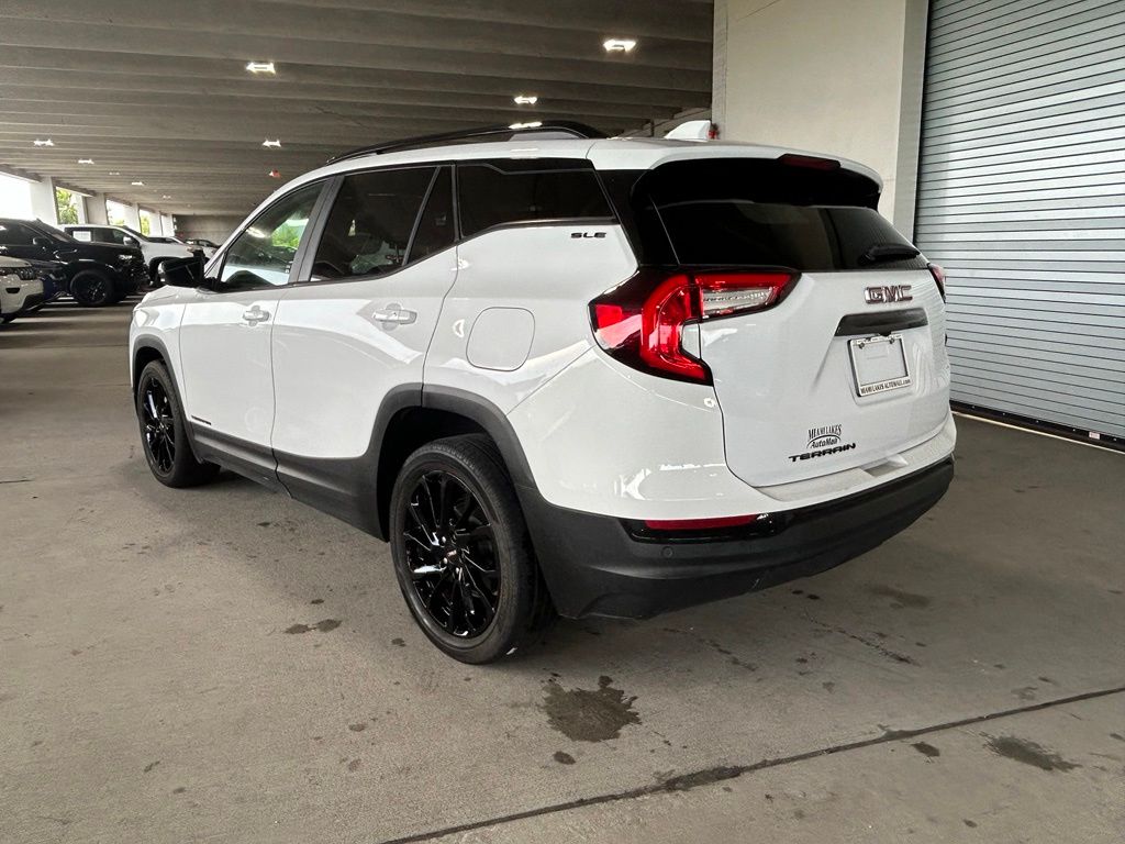 Used 2023 Summit White GMC SLE image 3