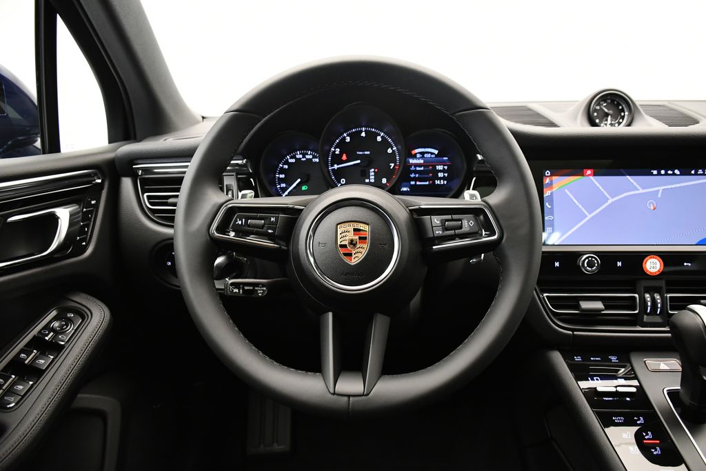 Thumbnail: 2025 Porsche Macan - 25