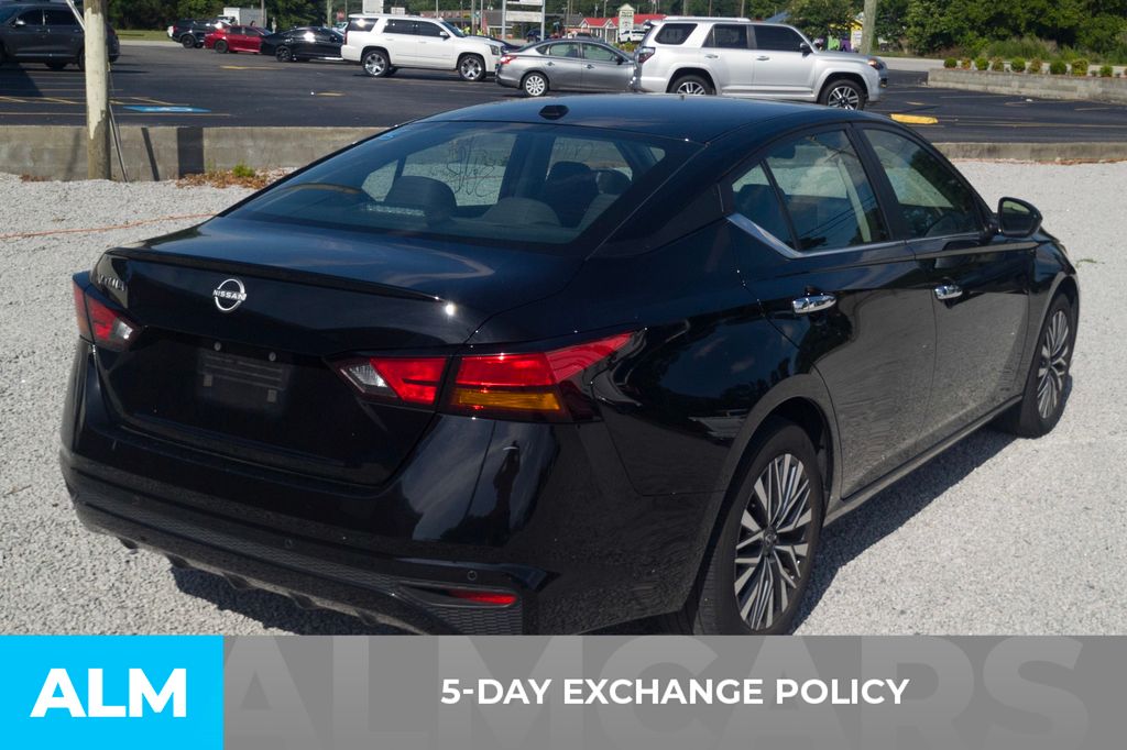 Used 2025 Super Black Nissan 2.5 SV image 3