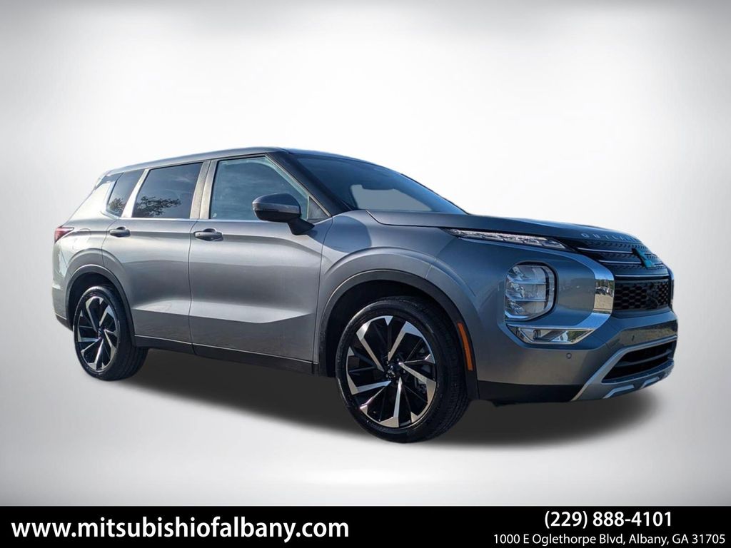 2024 Mitsubishi Outlander SE