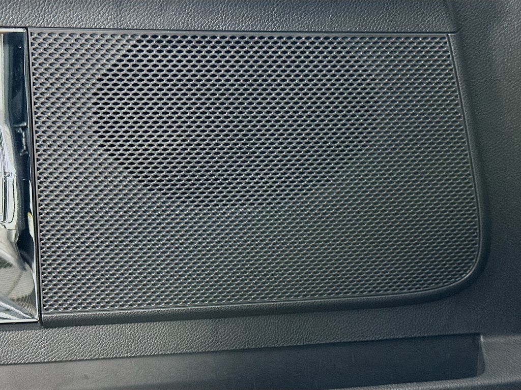 Thumbnail: 2012 Lincoln Navigator - 18