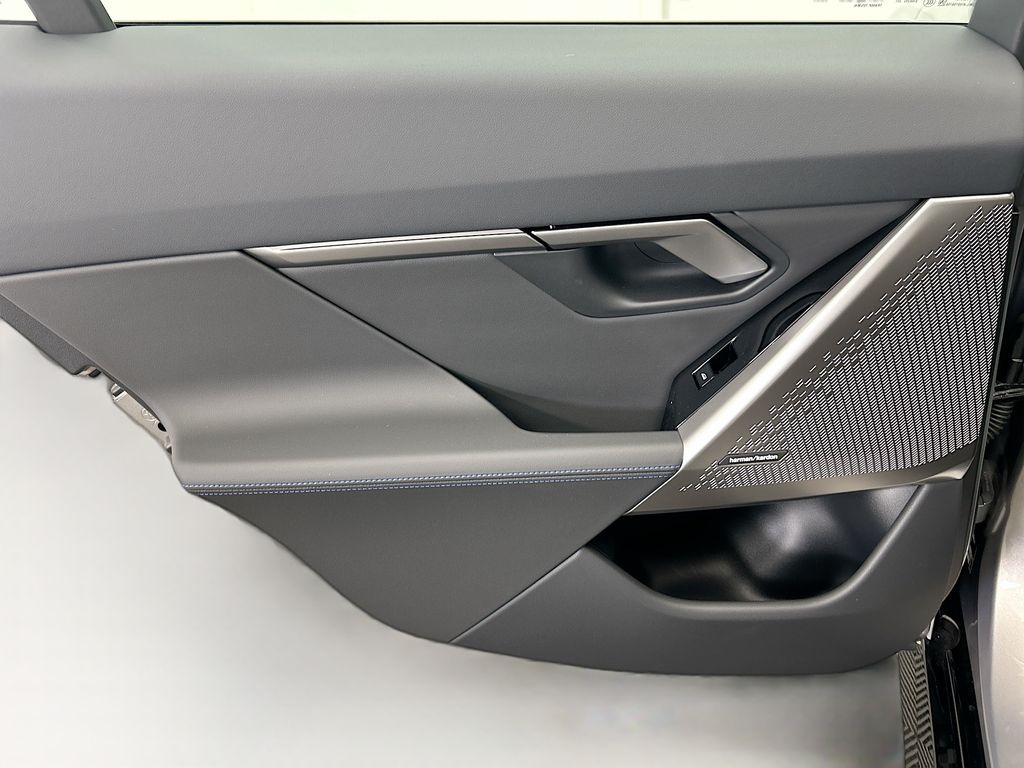 Thumbnail: 2026 BMW i5 - 25