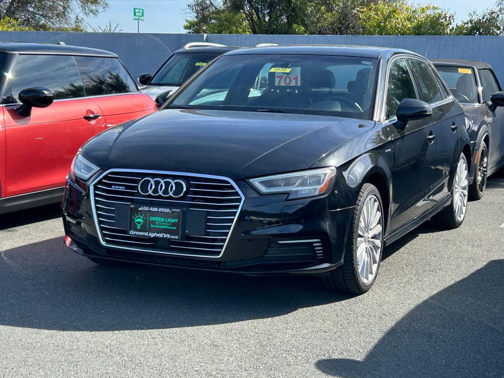 Thumbnail: 2017 Audi A3 e-tron - 2