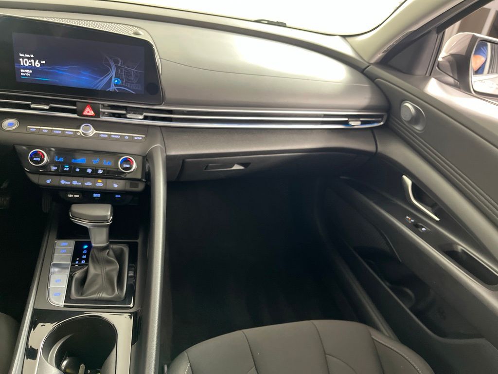 Thumbnail: 2025 Hyundai Elantra - 19