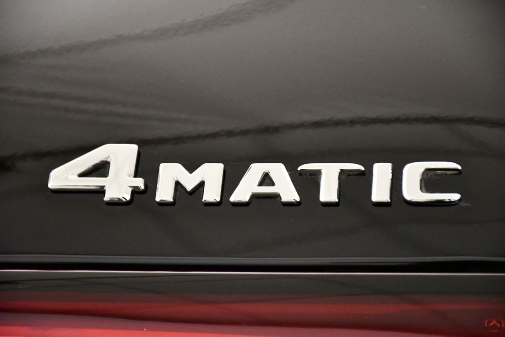 2025 Mercedes-Benz GLC 300 10