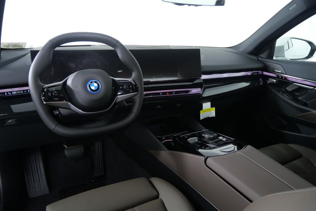 2025 BMW i5 eDrive40 18