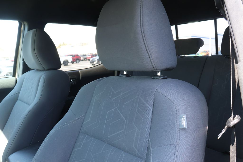 Thumbnail: 2019 Toyota Tacoma - 9