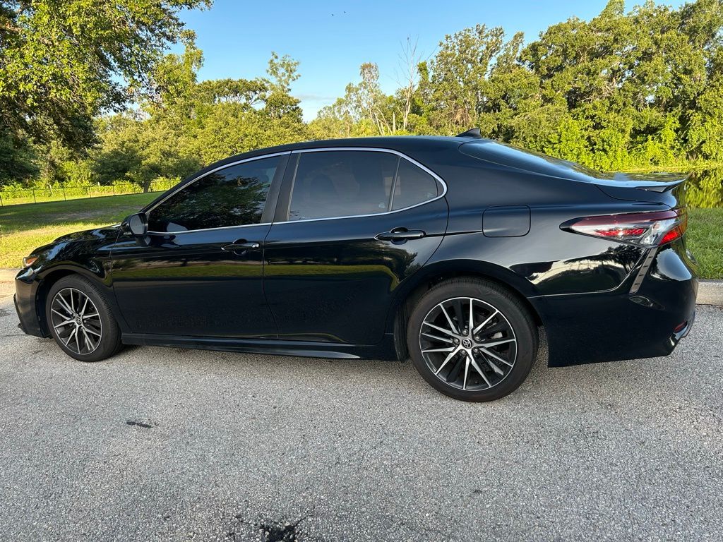 Thumbnail: 2021 Toyota Camry - 3