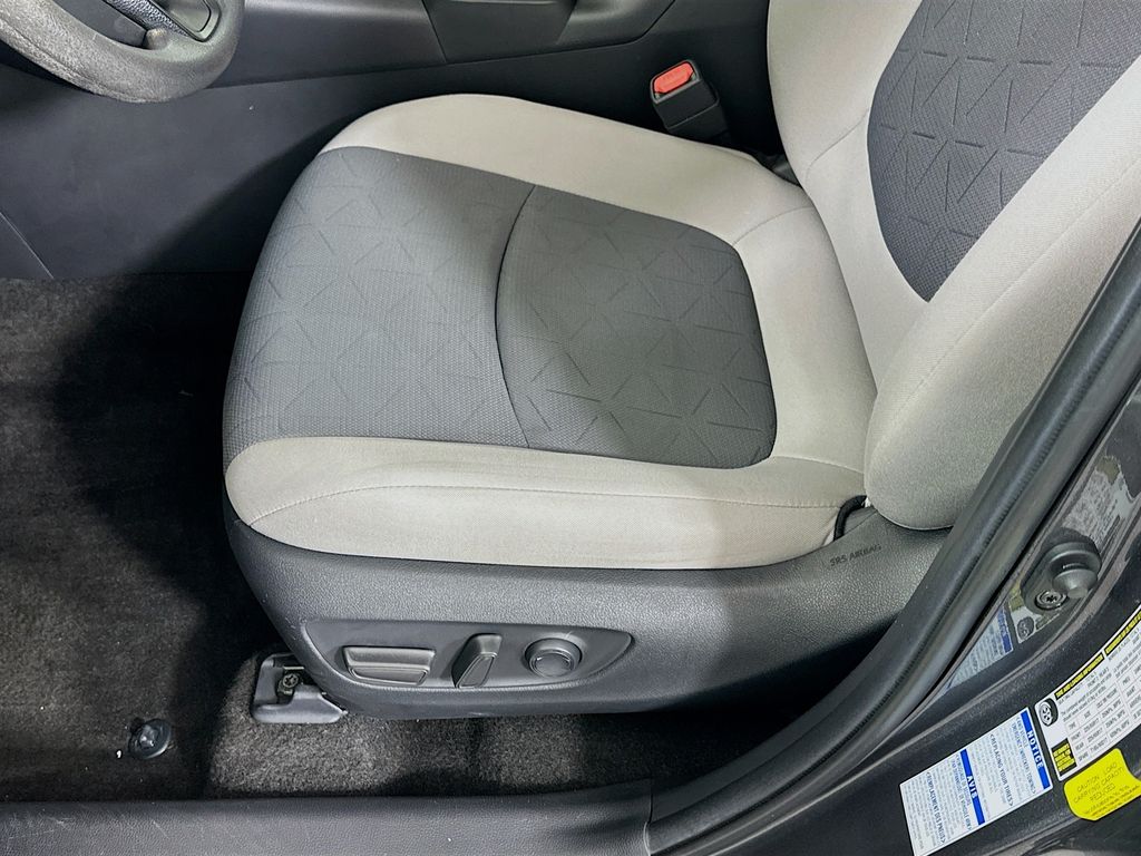 Thumbnail: 2021 Toyota RAV4 - 19