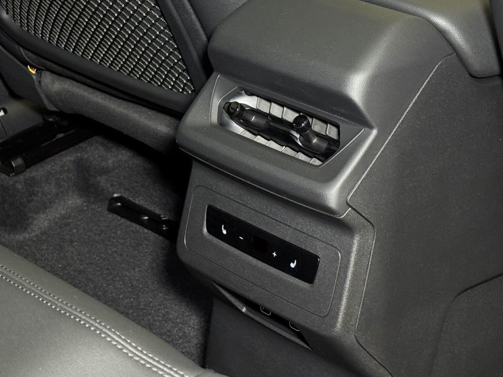 2025 Audi e-tron Premium 22