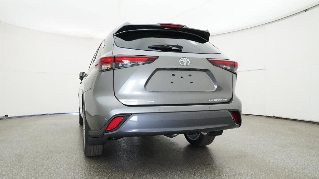 Thumbnail: 2026 Toyota Highlander - 16