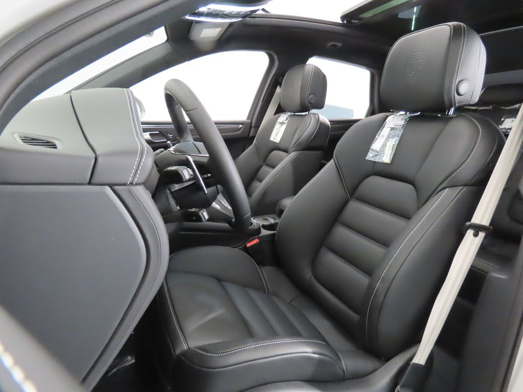 Thumbnail: 2025 Porsche Macan - 5