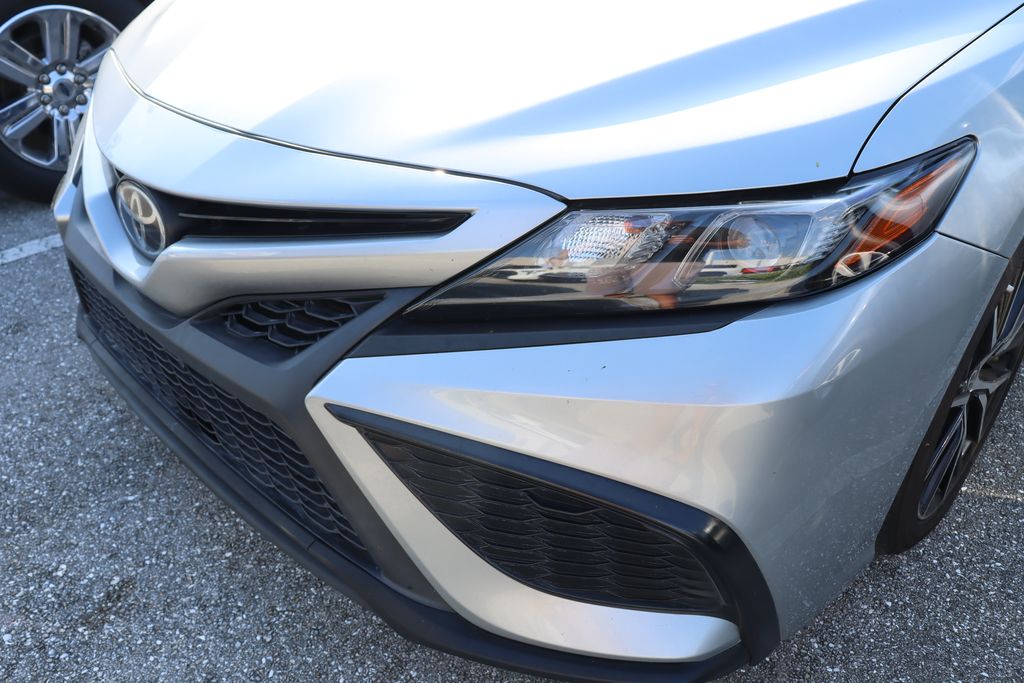 2021 Toyota Camry SE 3