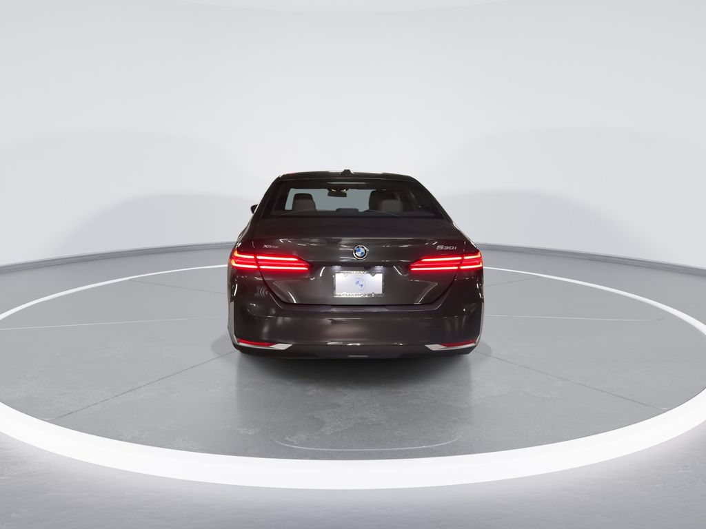Thumbnail: 2027 BMW 5 Series - 7