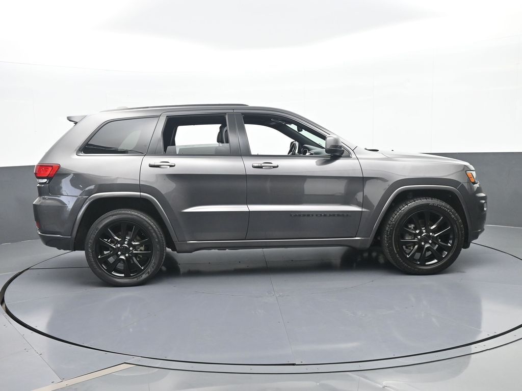Used 2019 Granite Crystal Metallic Clearcoat Jeep Altitude image 7