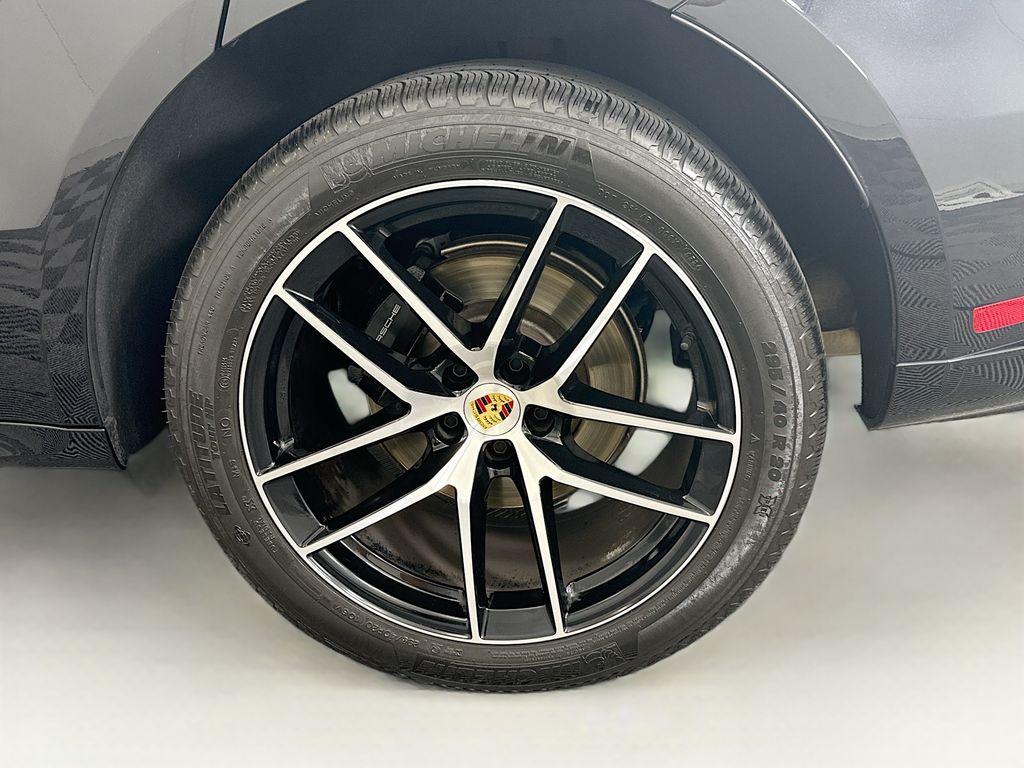 Thumbnail: 2024 Porsche Macan - 17