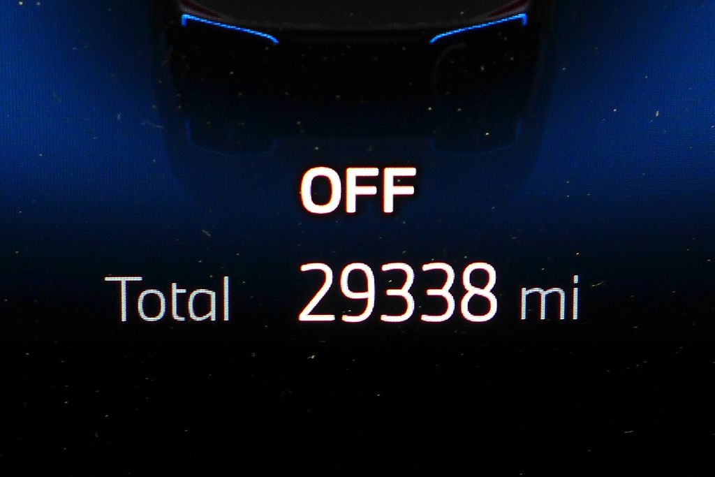 Thumbnail: 2023 BMW i4 - 32