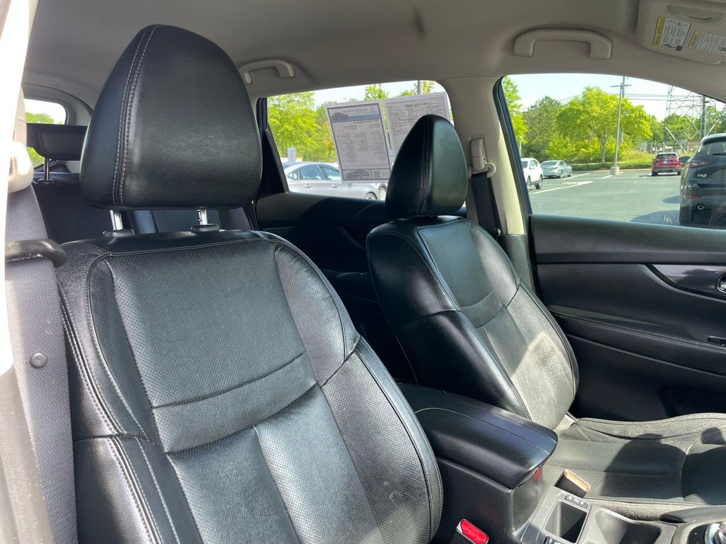 2017 Nissan Rogue SL 30