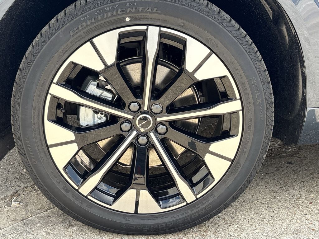 New 2026 Denim Blue Volvo B5 AWD Plus image 9