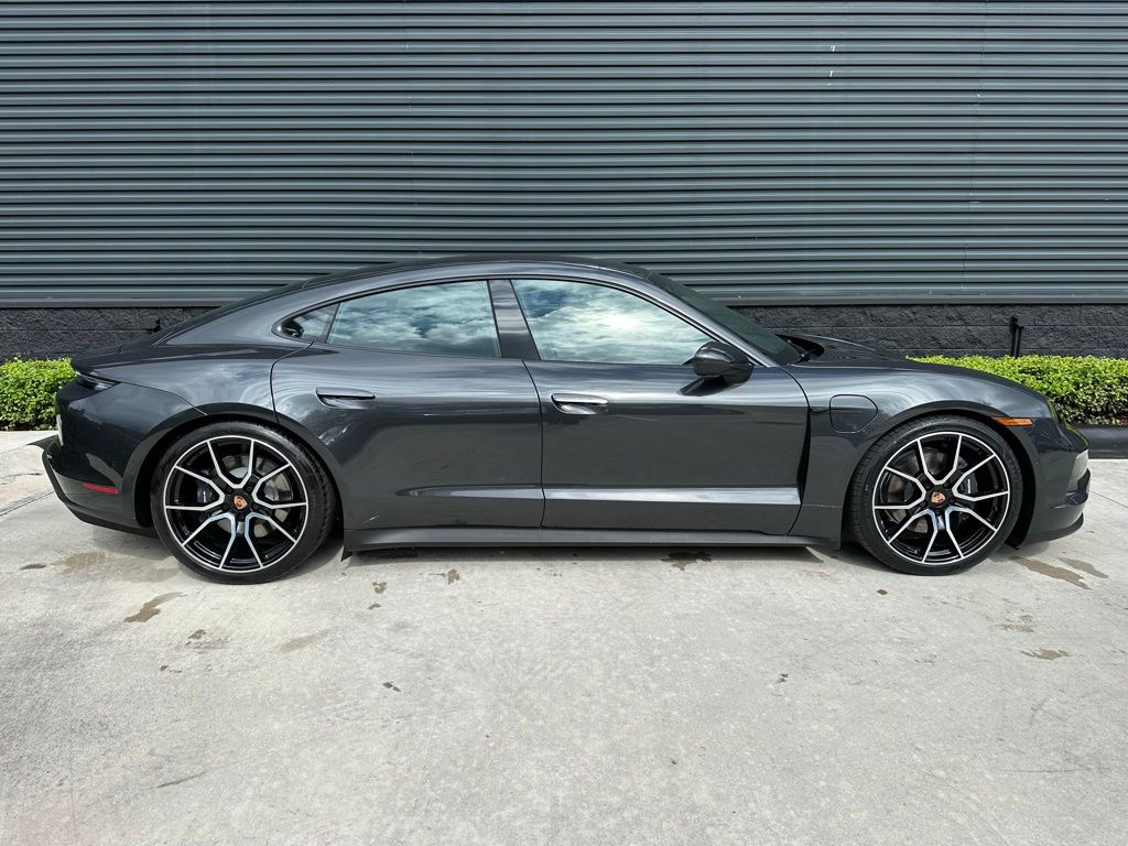 Thumbnail: 2025 Porsche Taycan - 10