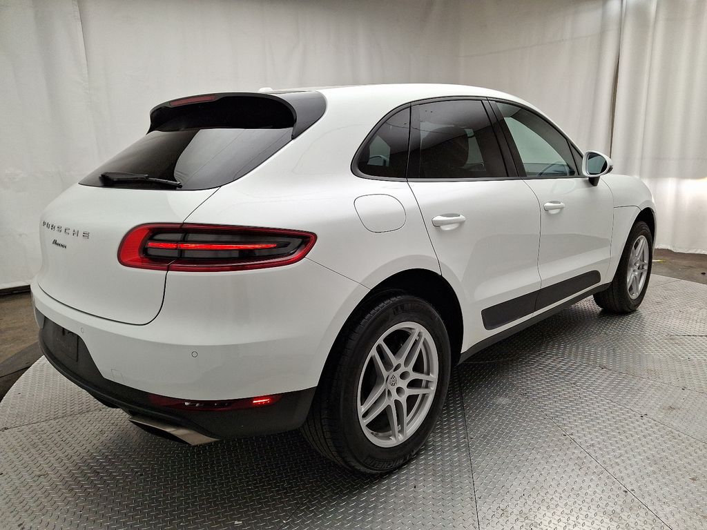 2018 Porsche Macan Base 4