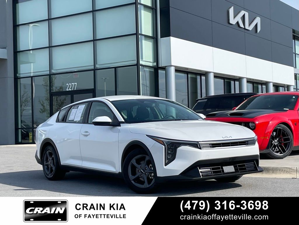Snow White Pearl 2025 Kia K4 LXS FWD Sedan Front-Wheel Drive Continuously Variable Transmission