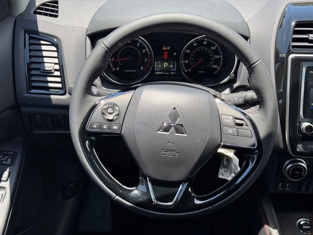 2025 Mitsubishi Outlander Sport LE photo 15
